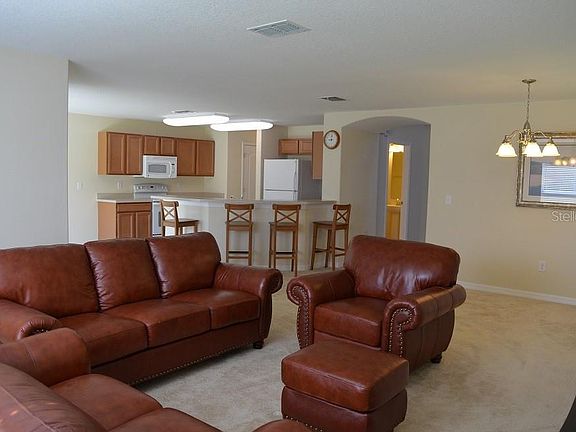 3rd image of 18045 Glastonbury Ln