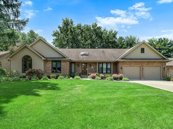 51111 Huntington Ln, Granger, IN 46530