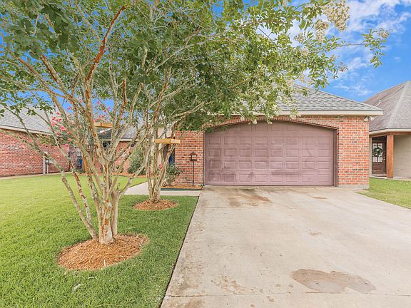 3rd image of 305 Camelot Hill Dr