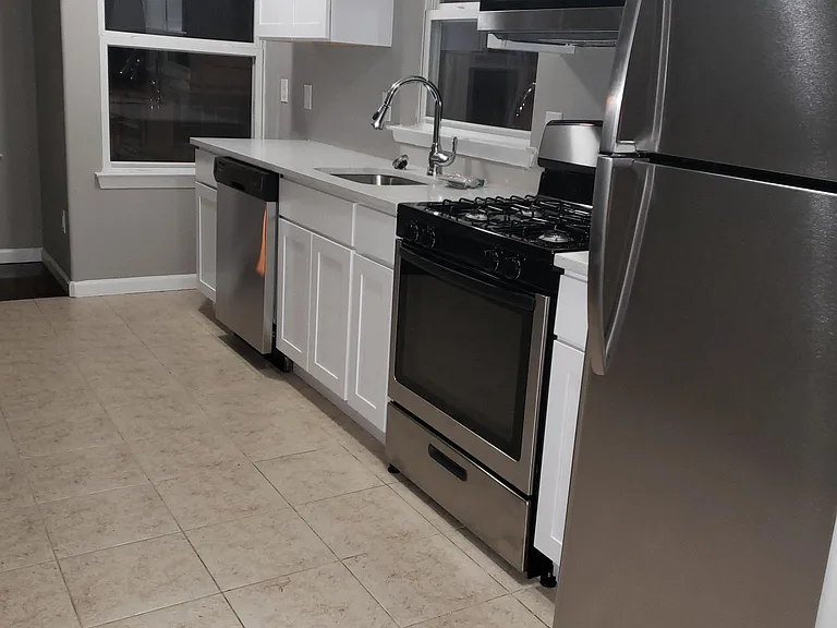 1086 William St #2 — Photo 13