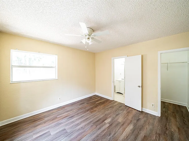 115 NE 4th St #3 — Photo 12