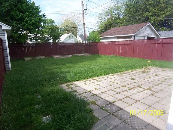 4th image of 90 Redfern Dr