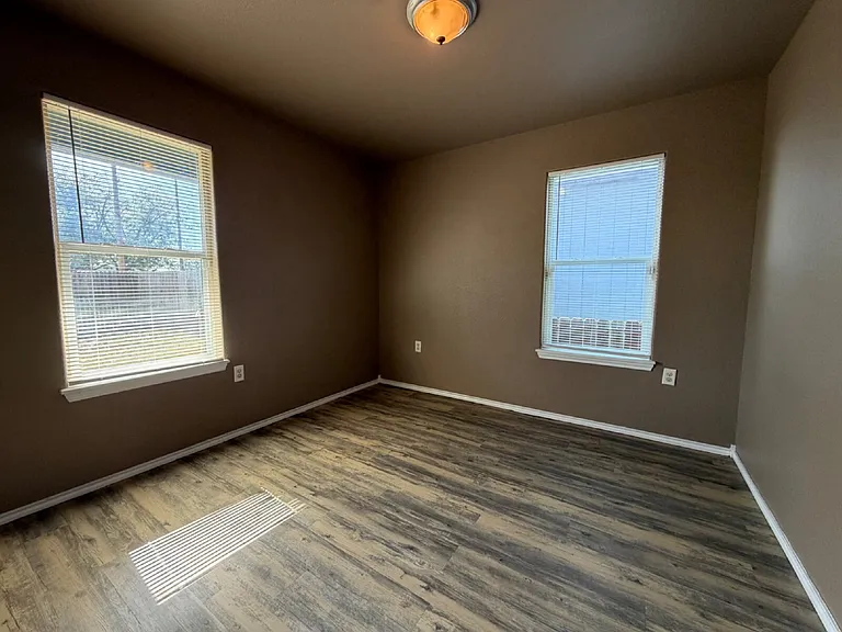 2205 Cedar Ave — Photo 8