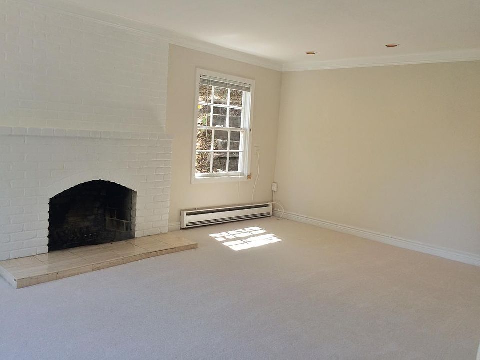 Livingroom Photo 2