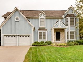 8351 Lakeview Ave, Lenexa, KS 66219