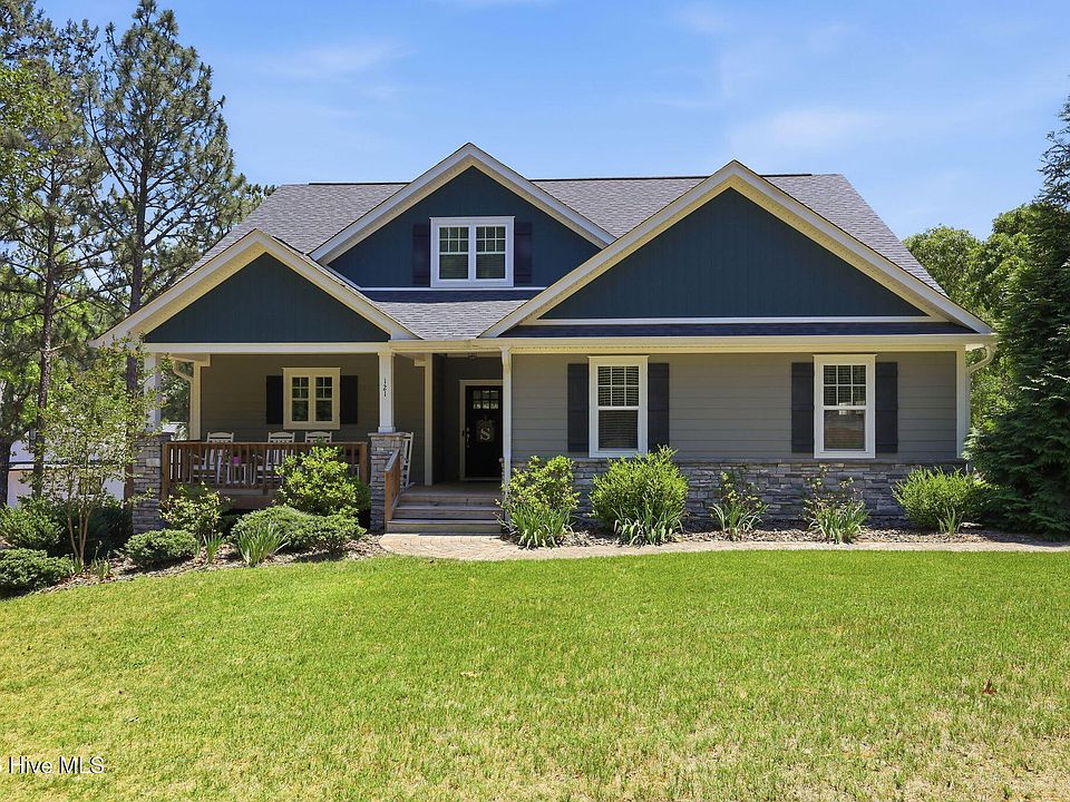 1st image of 121 Longleaf Drive