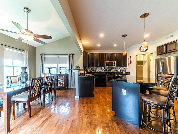 4th image of 4359 Bergamot Dr