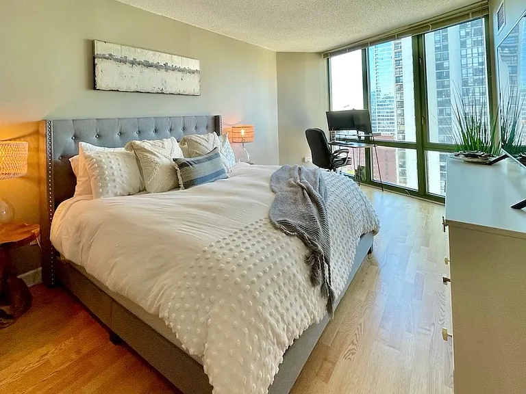 111 W Maple St #1605 — Photo 9