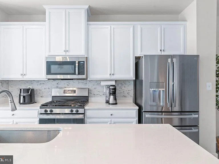 6247 Islington St — Photo 16