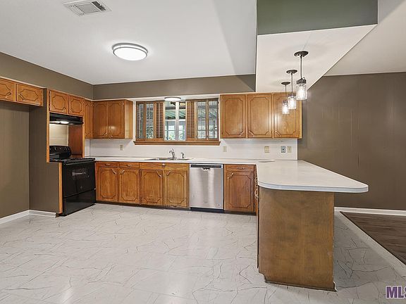 4th image of 9985 Cuyhanga Pkwy