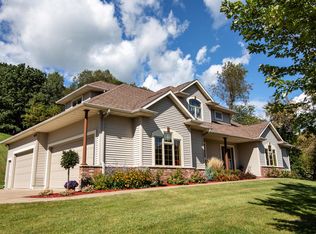 W5664 Stone Hill Rd N, La Crosse, WI 54601