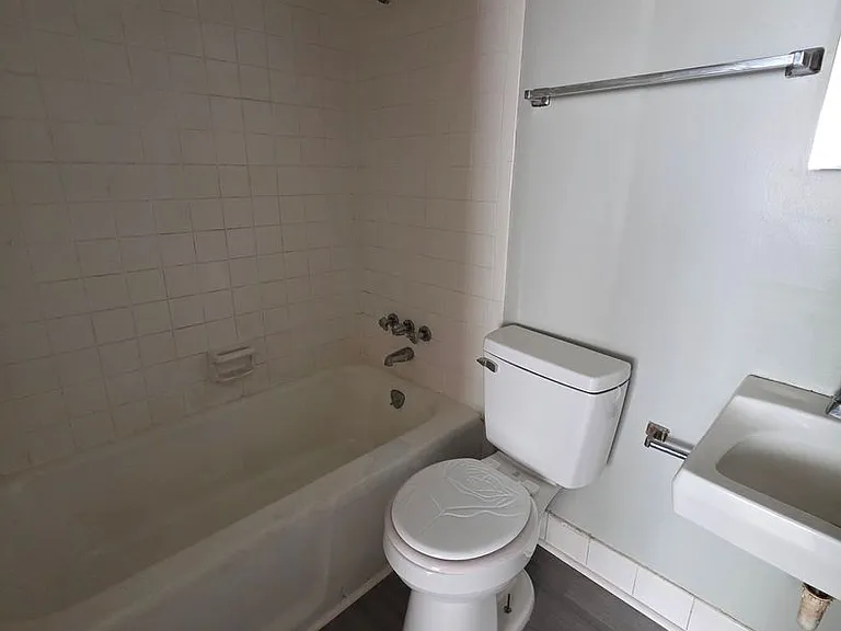 217 N Lindsay St — Photo 7