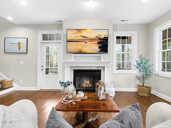 2nd image of 61 Spinnaker Point Road N