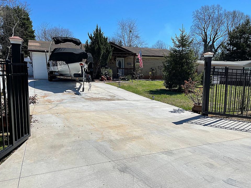 2nd image of 117 Gayle St