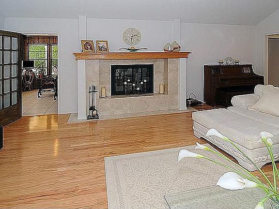4th image of 412 Wren Ct