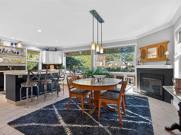 4th image of 1580 Beaconsfield Cres