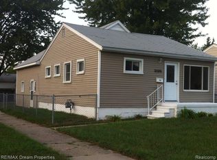 28596 Krauter St, Garden City, MI 48135