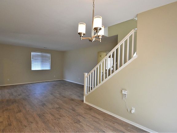 5th image of 19902 Christopher Ln