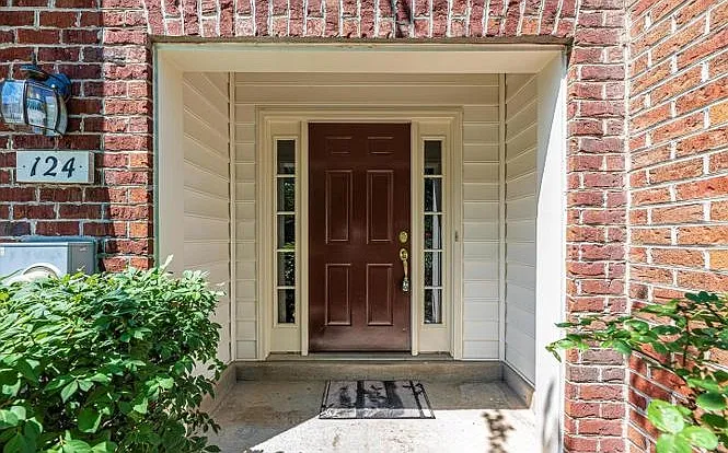 124 Cavenrock Ct — Photo 3
