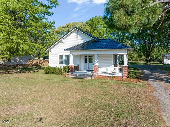 3rd image of 206 Mansfield Dr
