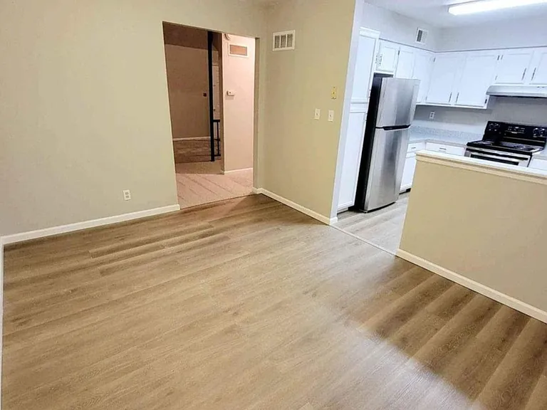 333 NW Millstone Cir #333 — Photo 7
