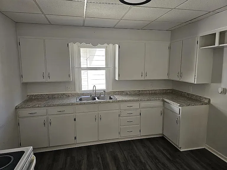 220 S Millwood Ave — Photo 10