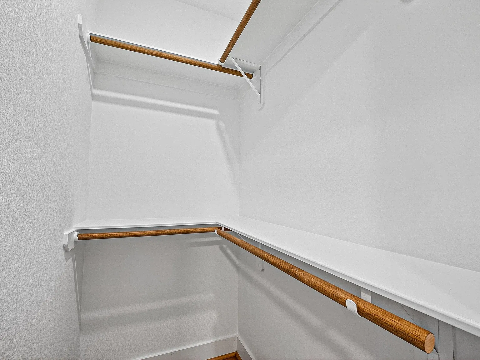 4 bed, 10.0 bath, 2414 sqft, $1,252 — Photo 4