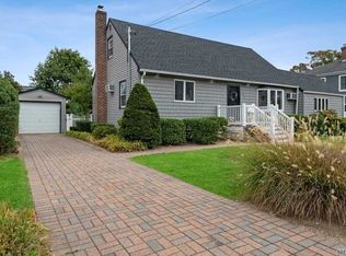 155 N Richmond Ave, Massapequa, NY 11758