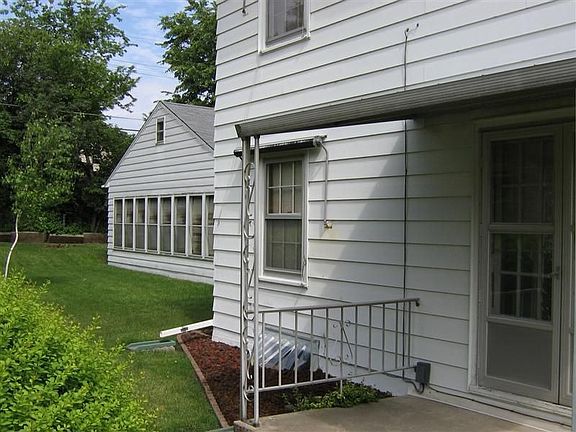 Private Patio w/French doors