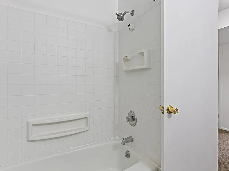 Shower/Tub
