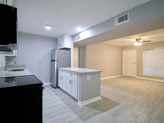 2nd image of 5929 Queensloch Dr APT 235