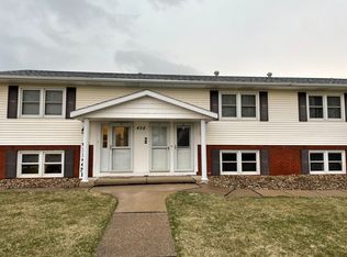 458 S 14th St #B, Leclaire, IA 52753