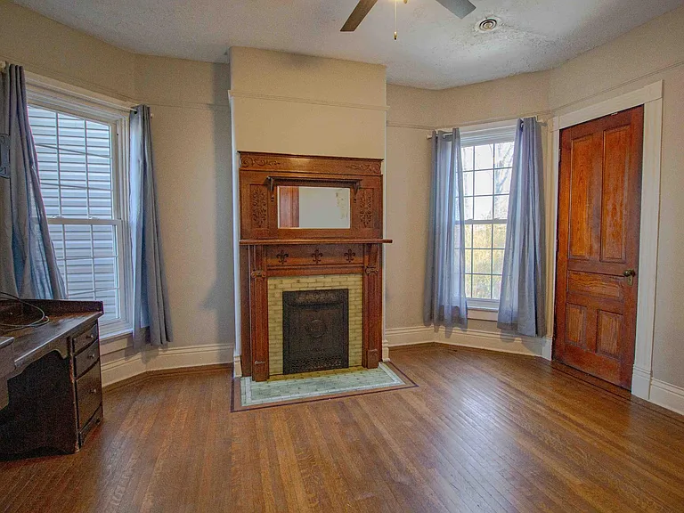 2709 S 3rd St — Photo 16