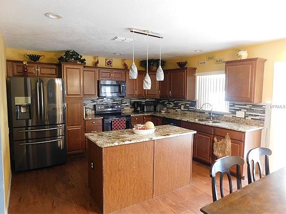 4th image of 241 Canterbury Ct