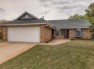2201 NE 8th St, Moore, OK 73160