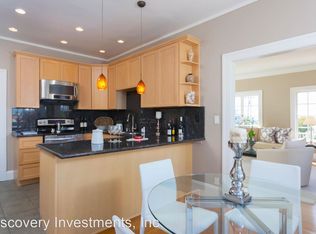 1028 Hollywood Ave, Oakland, CA 94602