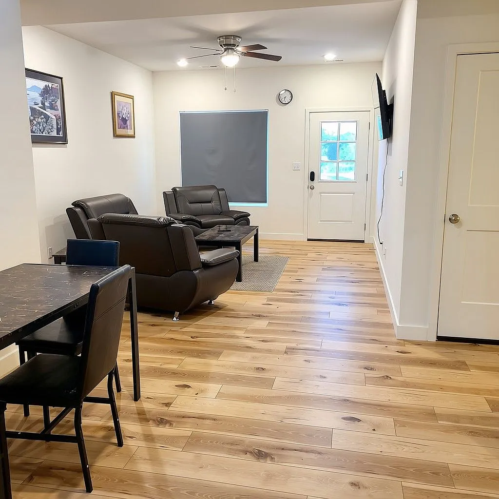 1 bed, 2.5 bath, 1315 sqft, $850 — Photo 2