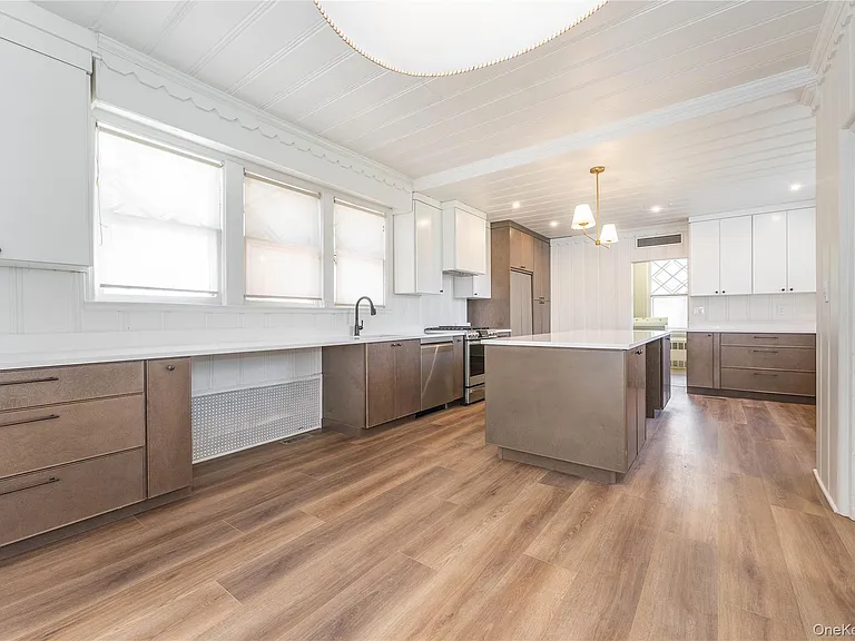 486 Oxford Rd — Photo 12