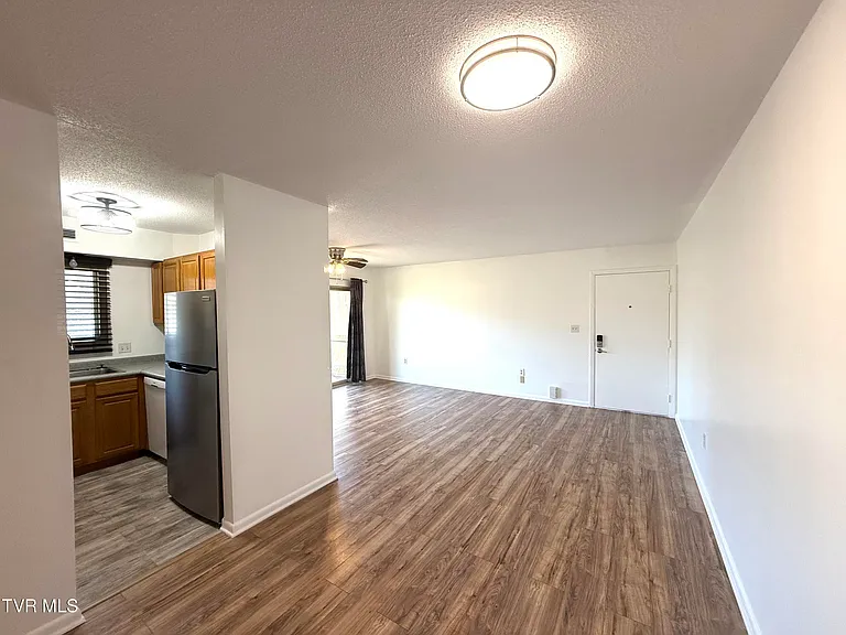 1225 Carriage Cir #203 — Photo 6