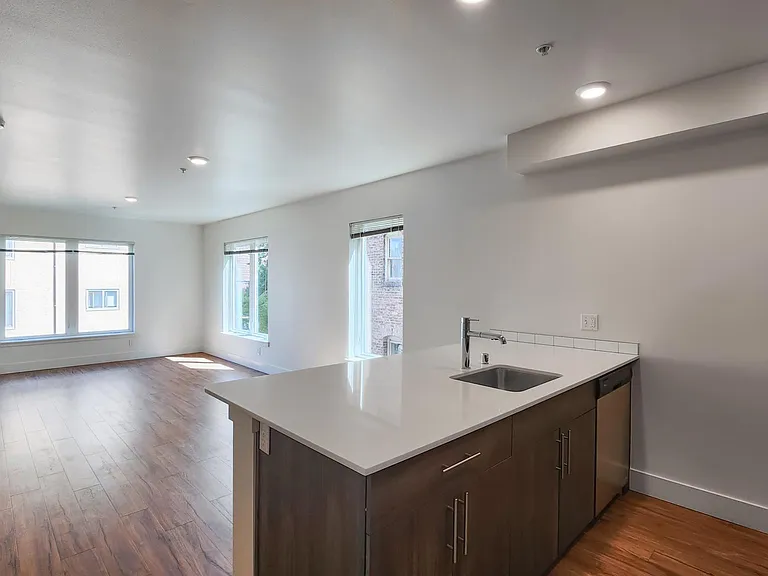 Dunn Motors Apartments — Photo 110