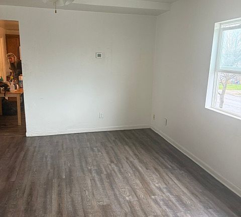 4th image of 128 1/2 W Fulton St Floor 2