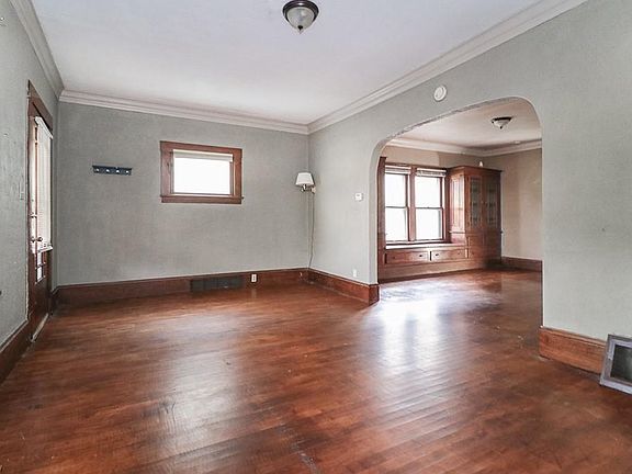 4th image of 6924 Hosmer Ave #1