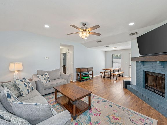5th image of 1621 Campbell Dr W