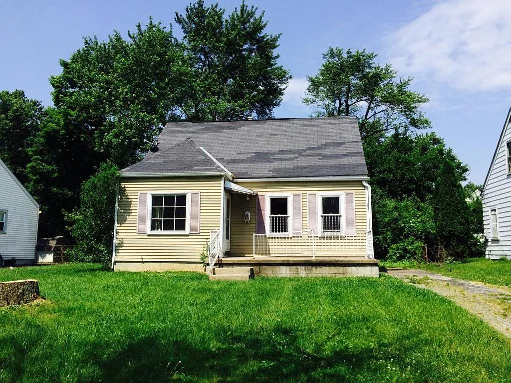 1883 Brentnell Ave photo 1