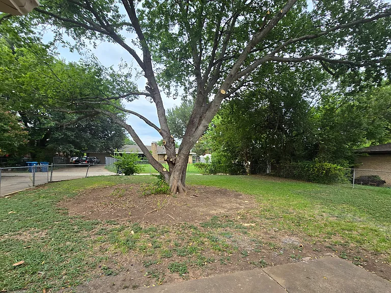 1306 Holt Ave — Photo 4