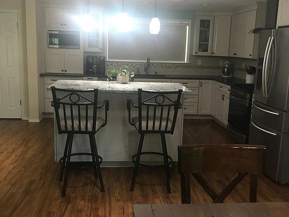 5th image of 1279 Fox Hill Dr
