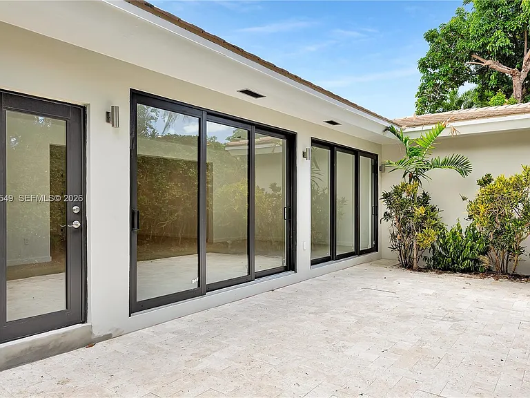 950 Bayamo Ave — Photo 42