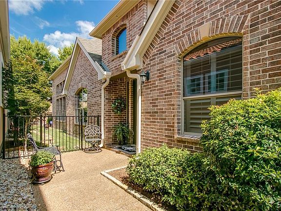 3rd image of 3905 Clear Creek Ct