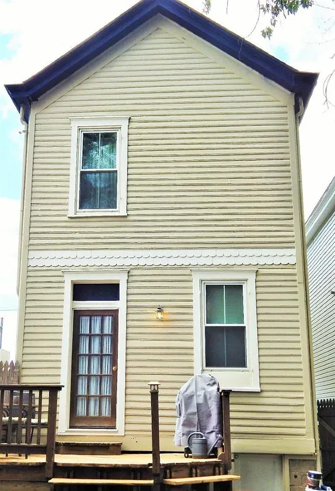 3 bed, 1400 sqft, $2,100 — Photo 3