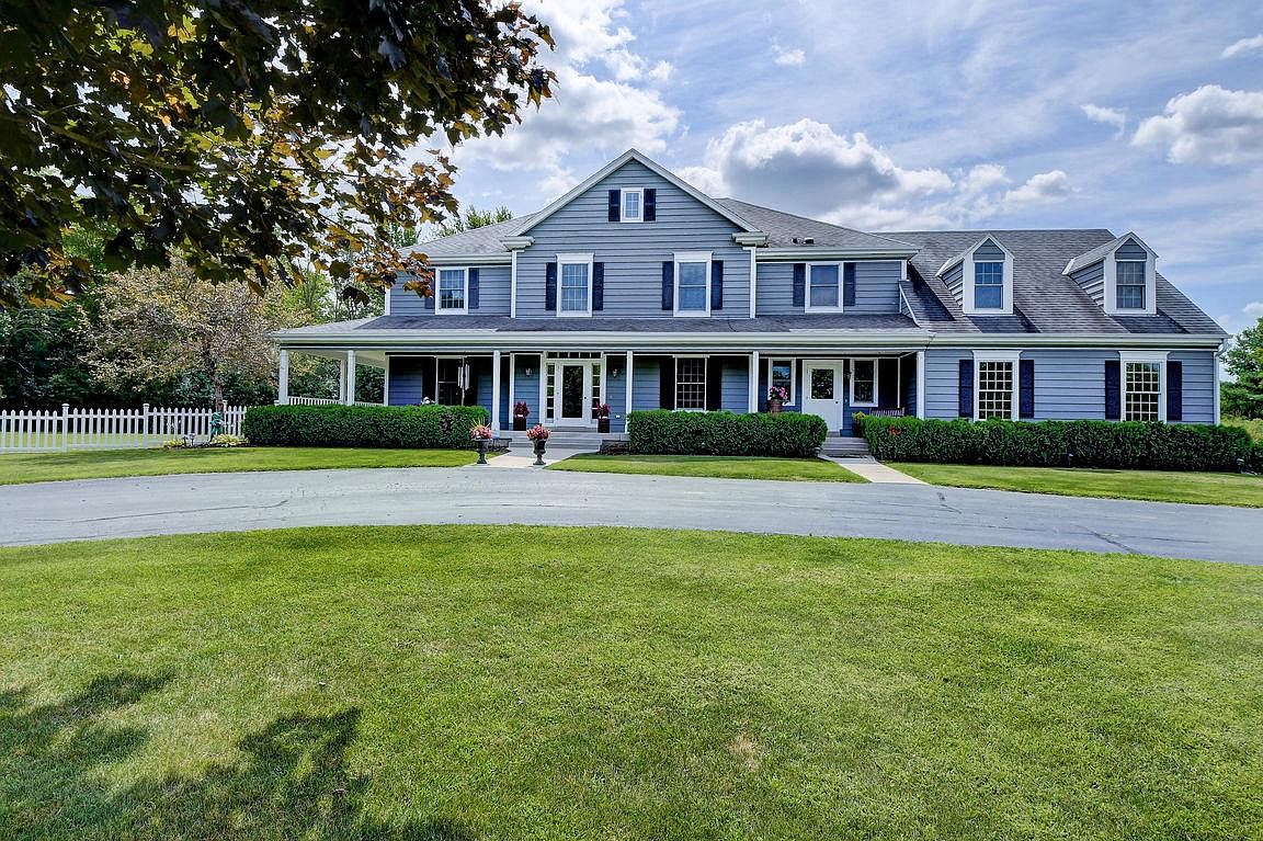 Black Roof White Gutters Mequon Bci Exteriors